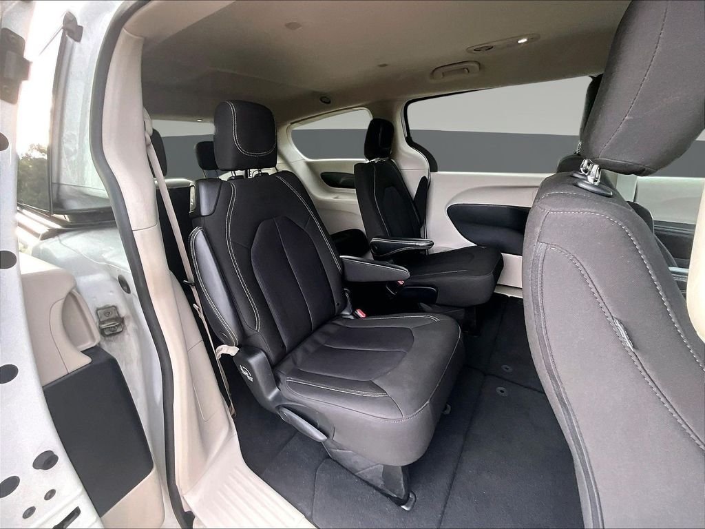 Used 2023 White Chrysler LX image 28