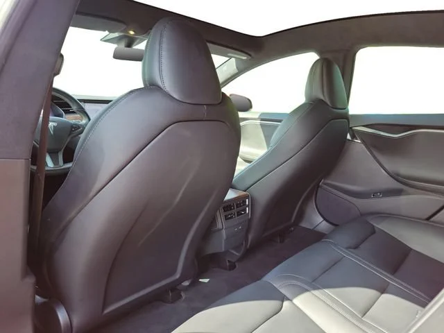 Used 2021 Red Tesla Long Range Plus image 23