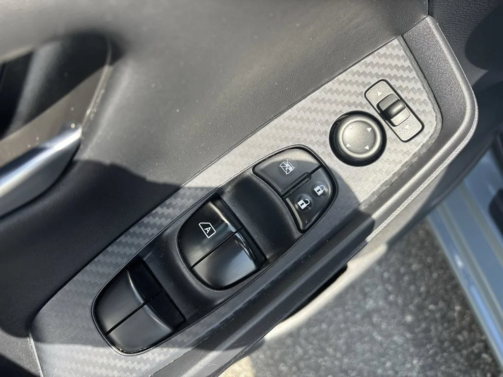 Used 2025 Gray Nissan SV image 15