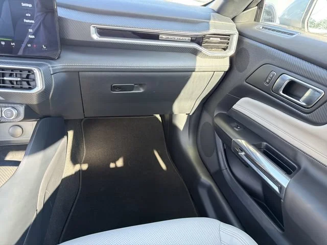 Used 2025 Silver Ford EcoBoost Premium Fastback image 15