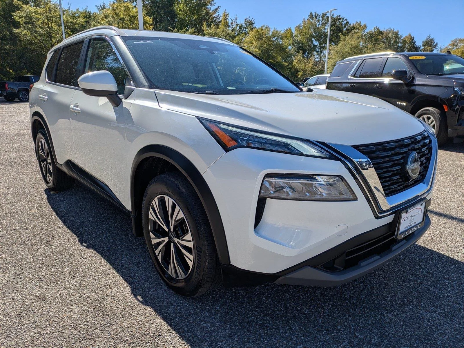 Used 2023 Pearl White Tricoat Nissan SV image 2