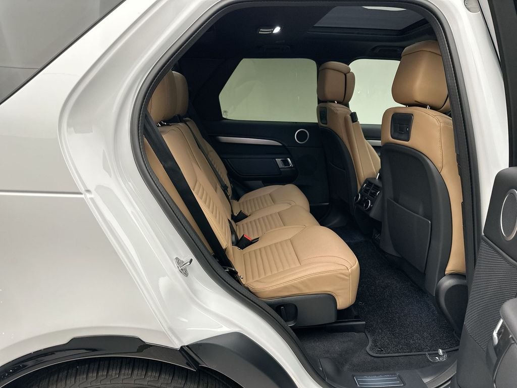 Used 2025 Fuji White Land Rover Dynamic SE image 5