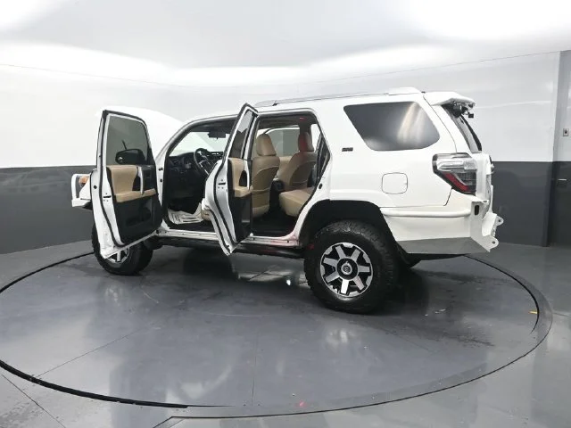Used 2016 White Toyota SR5 Premium image 44
