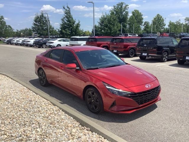 Used 2023 Scarlet Red Hyundai Blue image 7