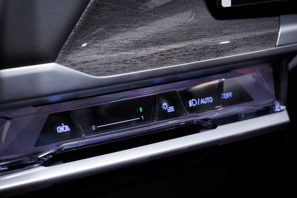 New 2026 Black Sapphire Metallic BMW 760i xDrive image 19