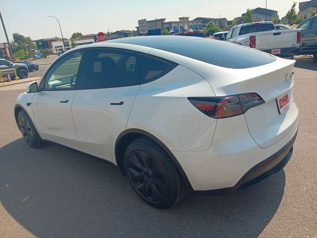 Used 2024  Tesla Long Range image 3