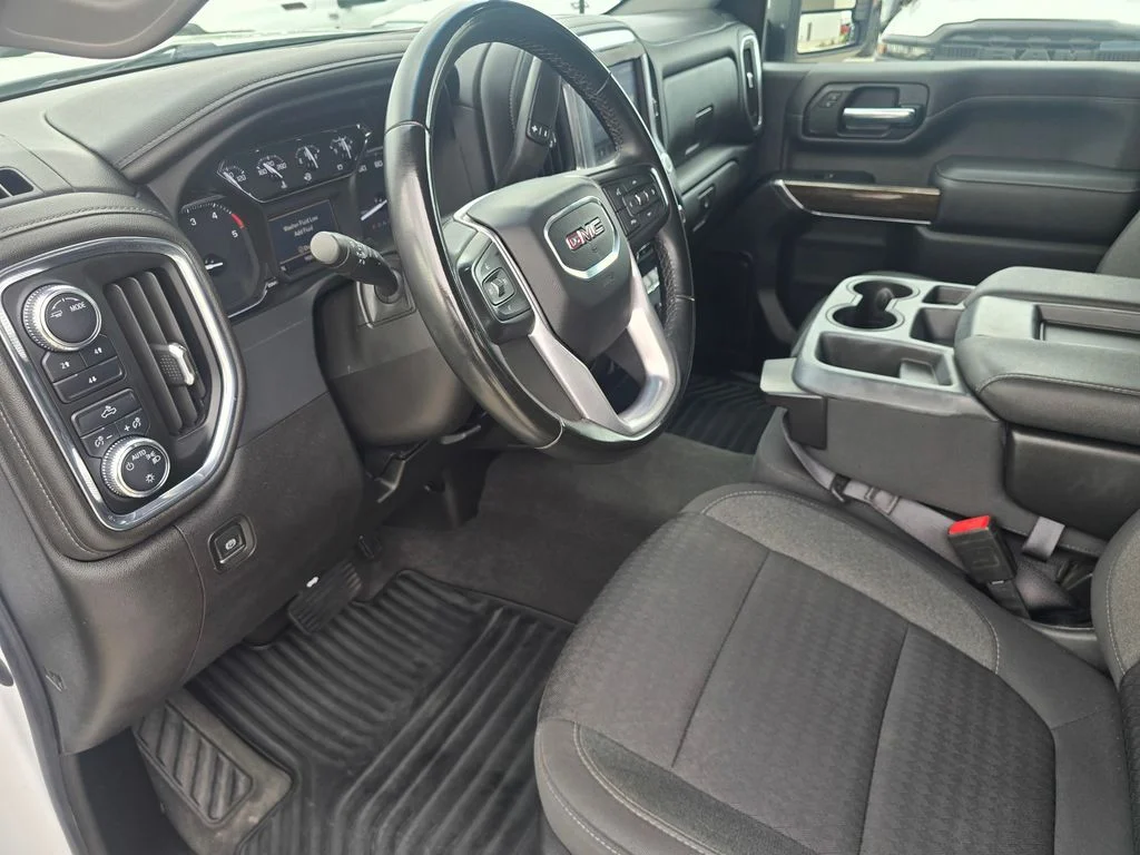 Used 2023 White GMC SLE image 22