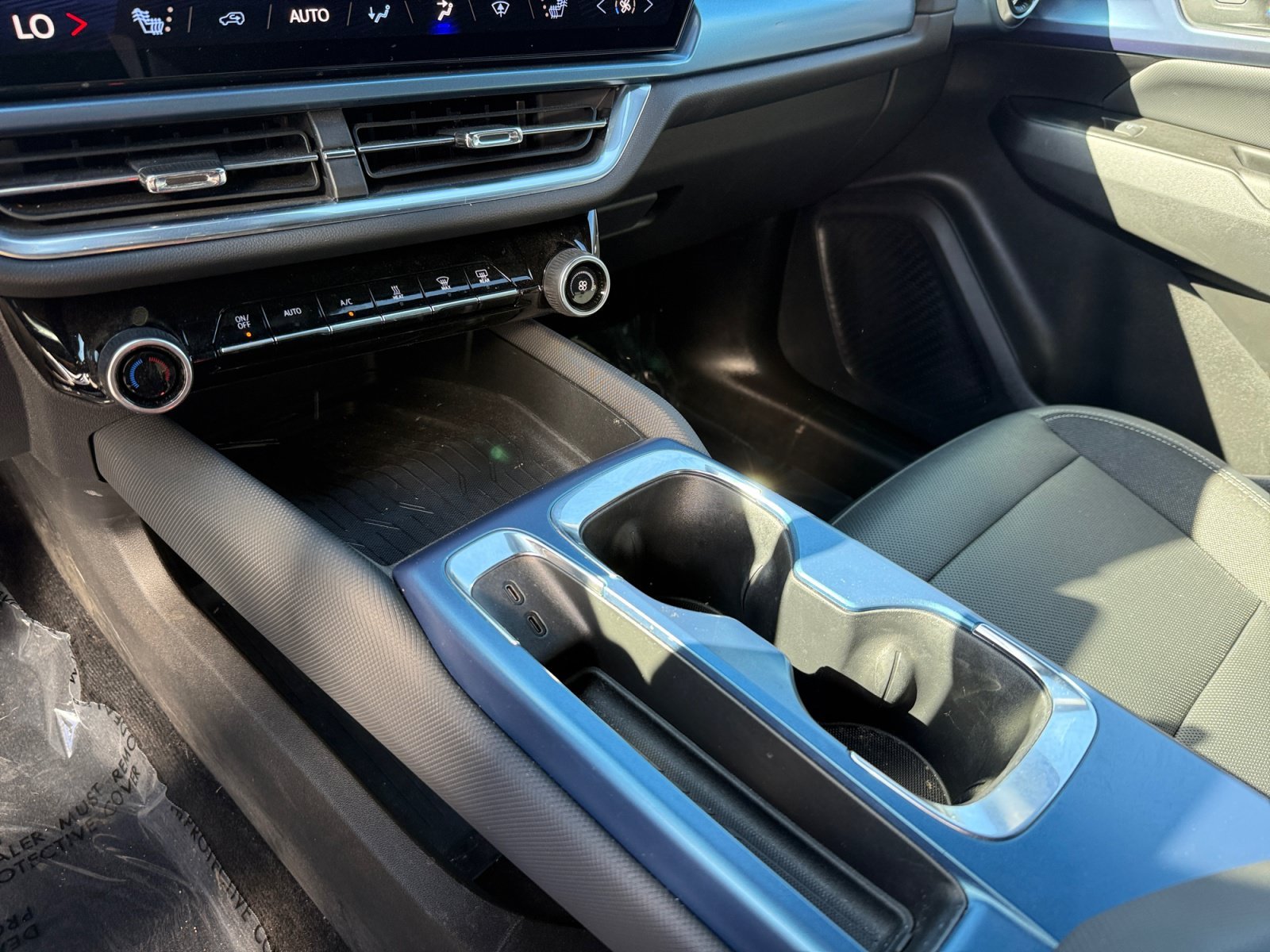 Used 2024 Summit White Chevrolet LT image 13