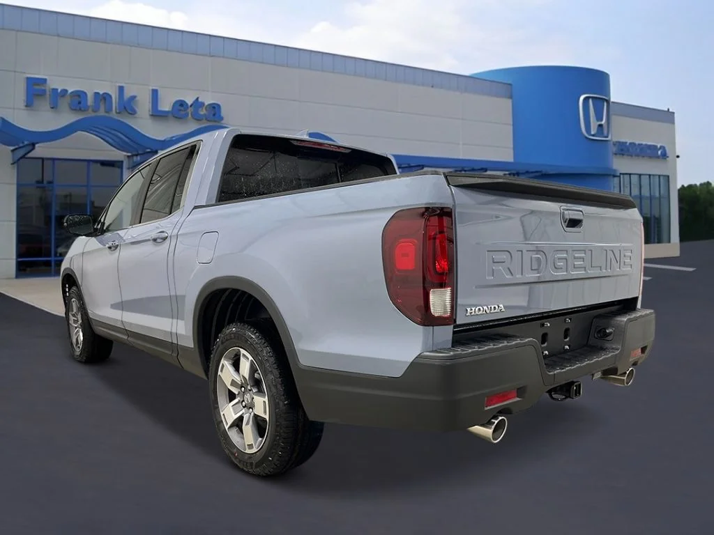 New 2026 Sonic Gray Pearl Honda RTL image 3