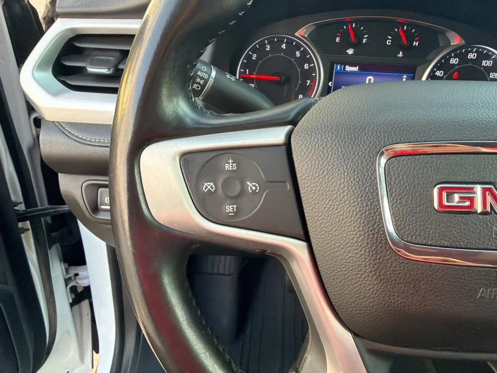 Used 2020 White GMC SLE image 9