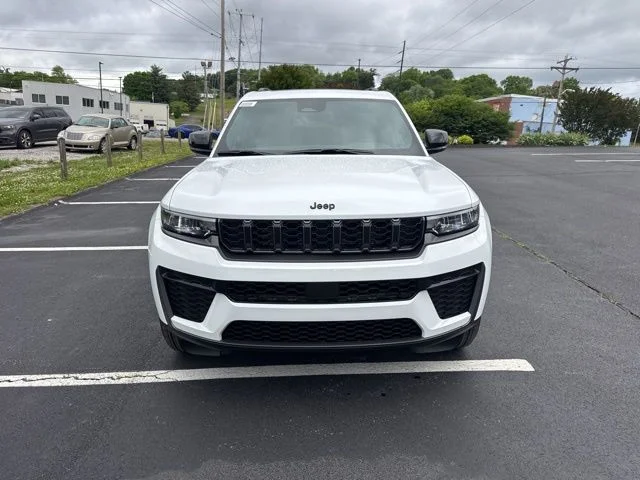 New 2026 Bright White Clear-Coat Exterior Paint Jeep Altitude image 2