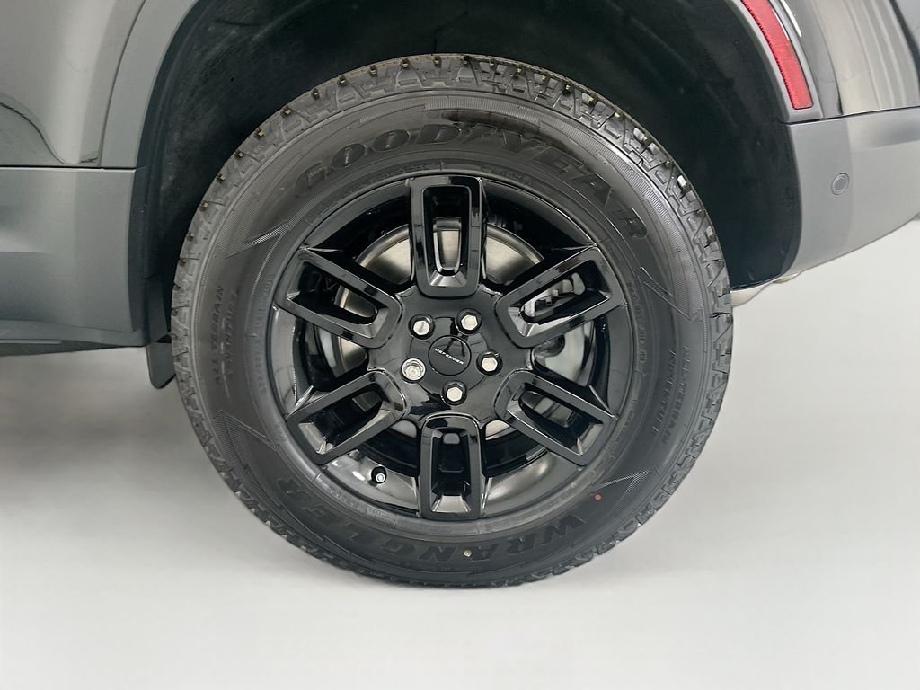 Used 2026 Santorini Black Metallic Land Rover S image 29