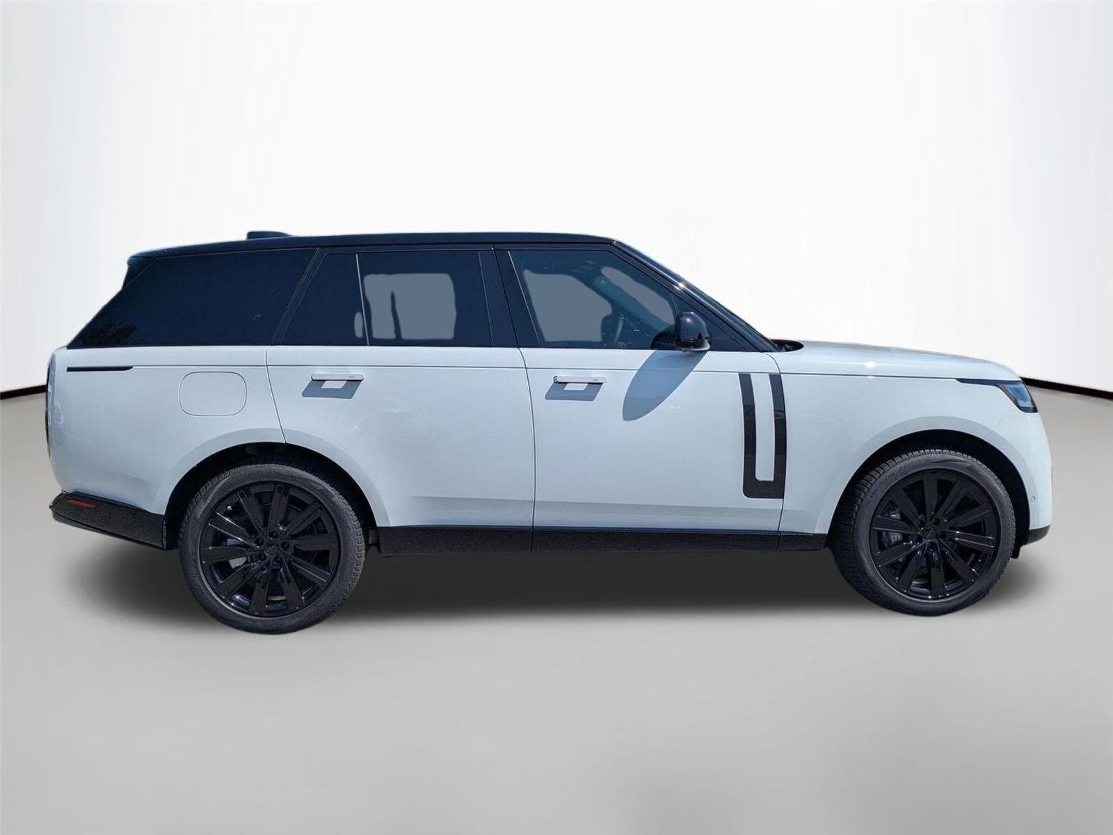 New 2026 Fuji White Land Rover SE image 4