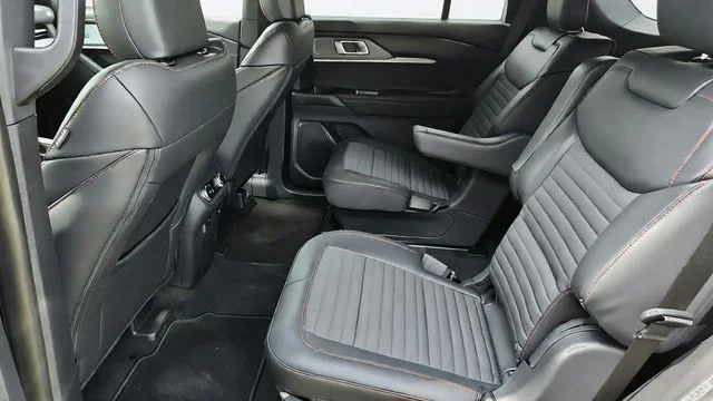 2026 Ford Explorer ST-Line - Photo 48