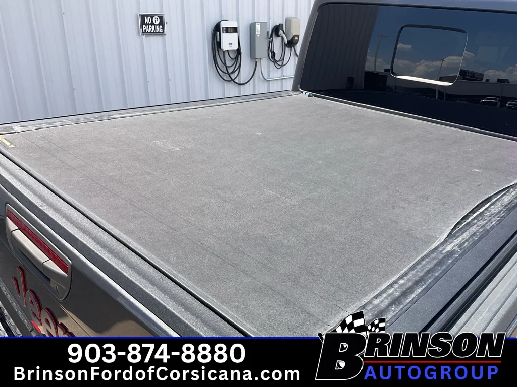 Used 2022 Granite Crystal Clearcoat Metallic Jeep Rubicon image 11