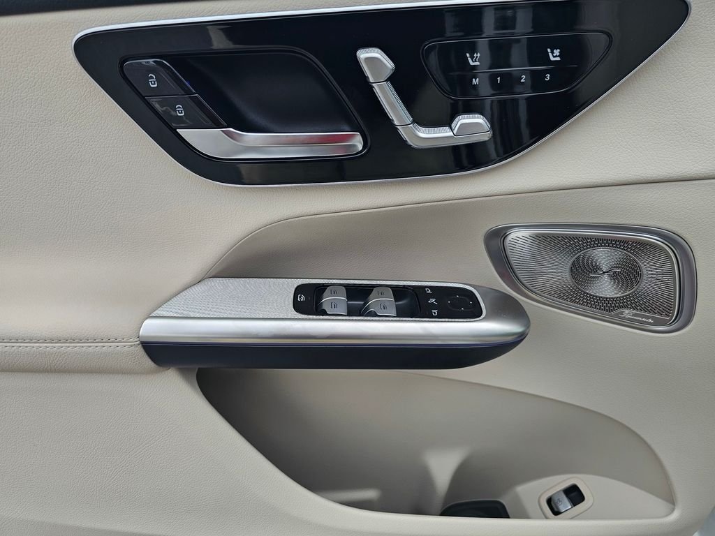 New 2026 Polar White Mercedes-Benz GLC 300 image 17