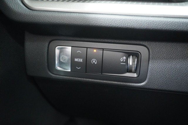 New 2026 Mosaic Black Metallic Chevrolet LT image 31