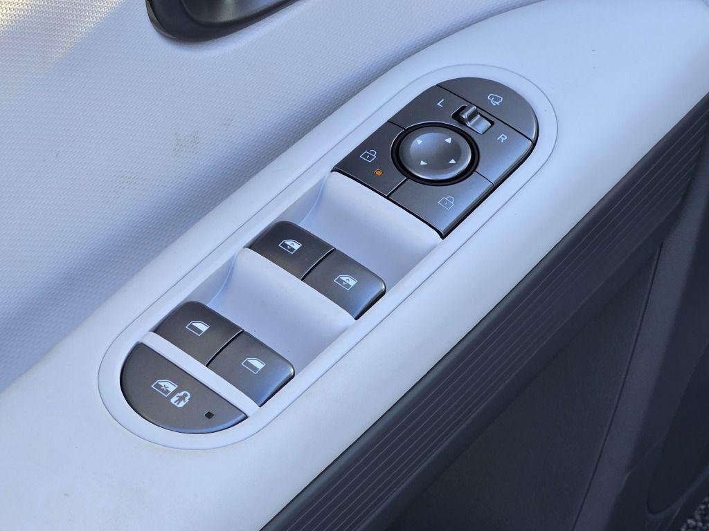 New 2025 White Hyundai SEL image 23