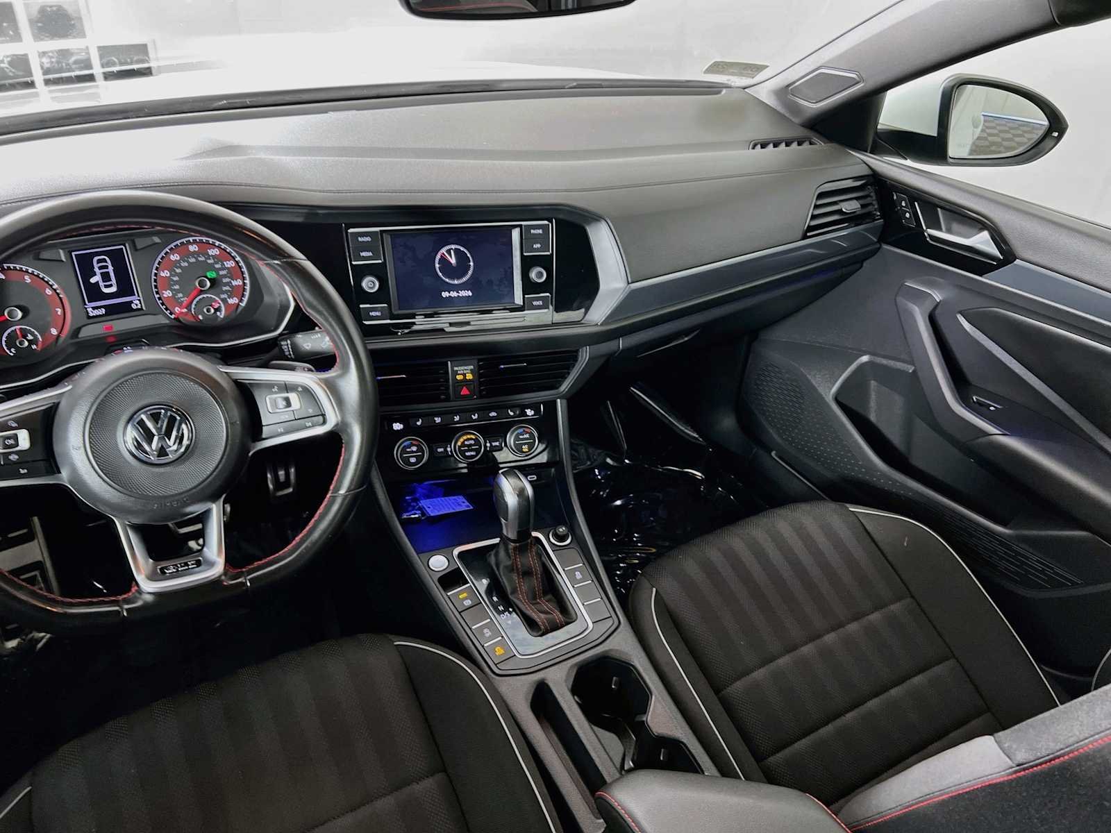 Used 2020 Pure White Volkswagen S image 24