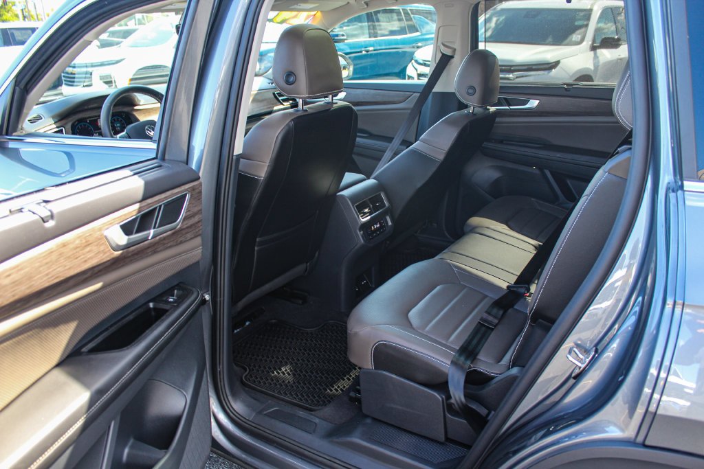 Used 2024 Gray Volkswagen 2.0T SEL image 13