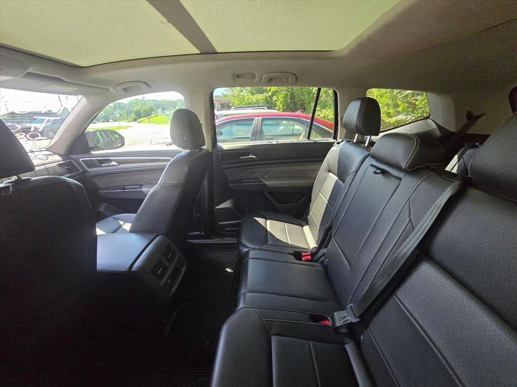 Used 2021 Black Volkswagen 3.6L V6 SE w/Technology image 5