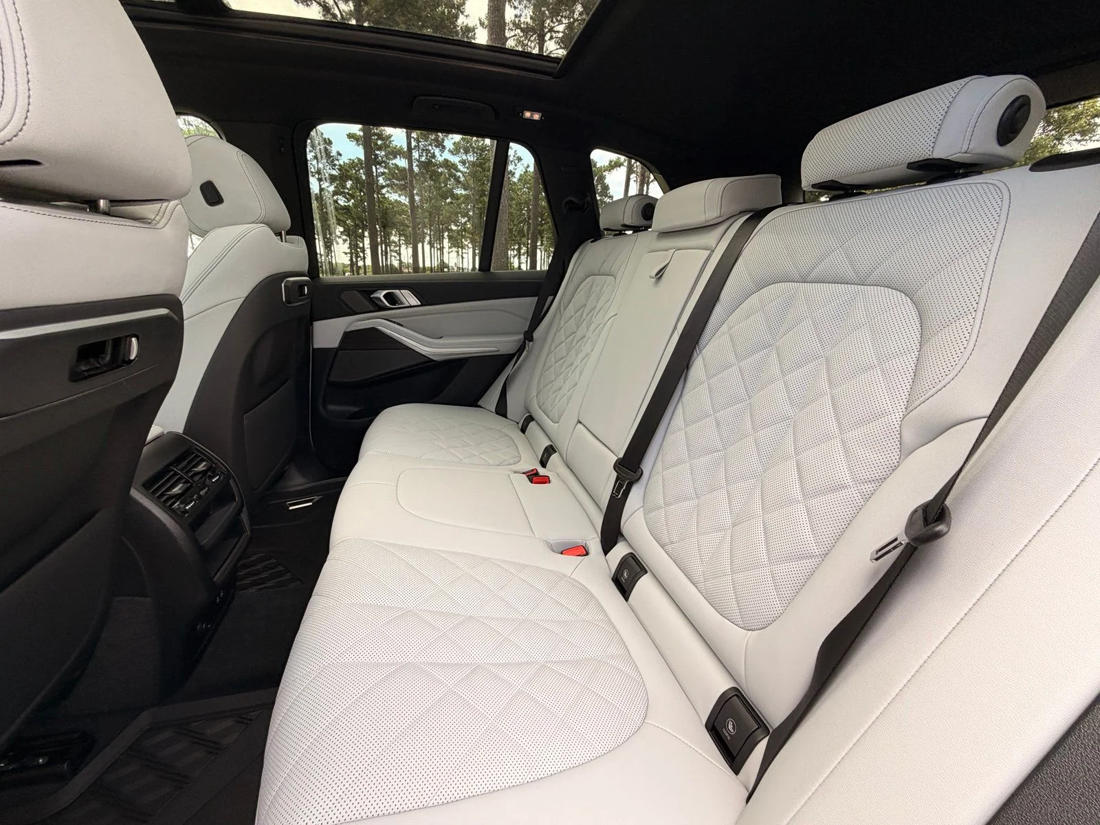 New 2026 Mineral White Metallic BMW xDrive40i image 14