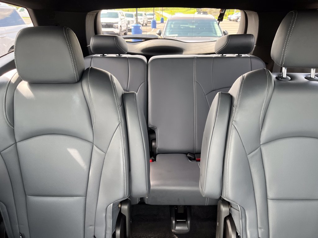 Used 2022 Silver Buick Essence image 21
