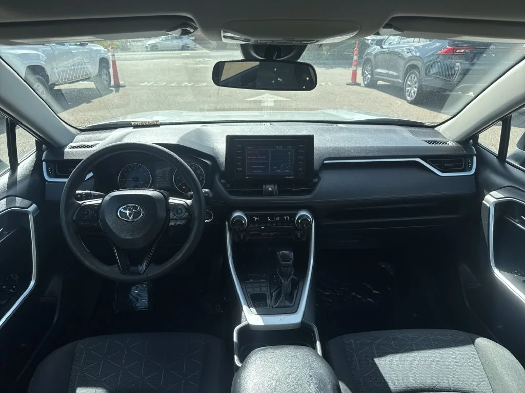 Used 2021 Silver Toyota XLE image 12