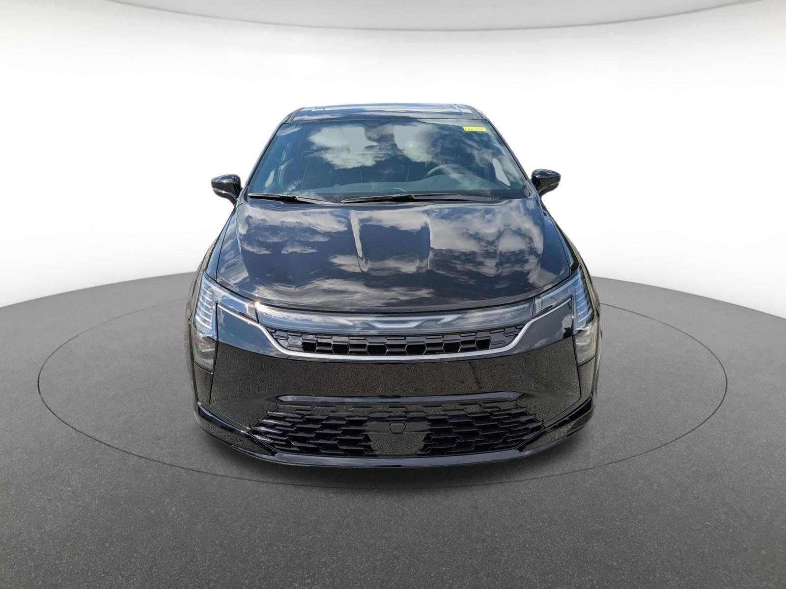 New 2027 Diamond Black Crystal Pearlcoat Chrysler Limited image 9