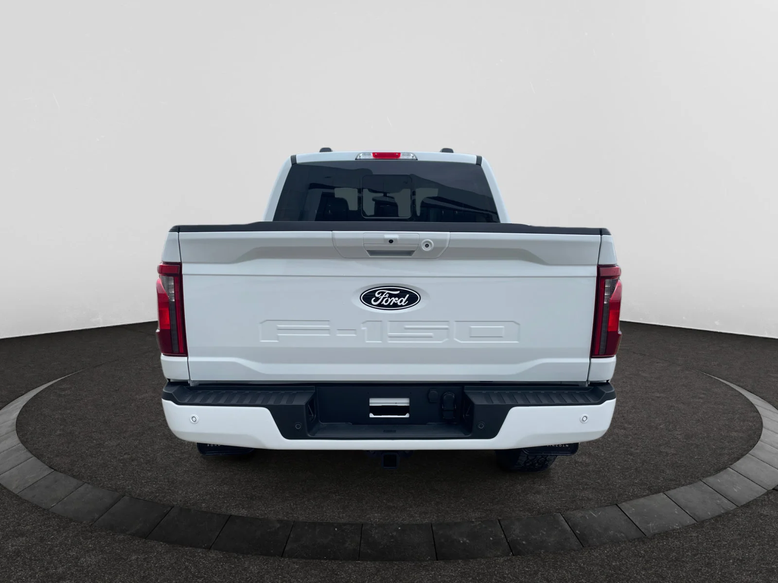 New 2026 Oxford White Ford XLT image 4