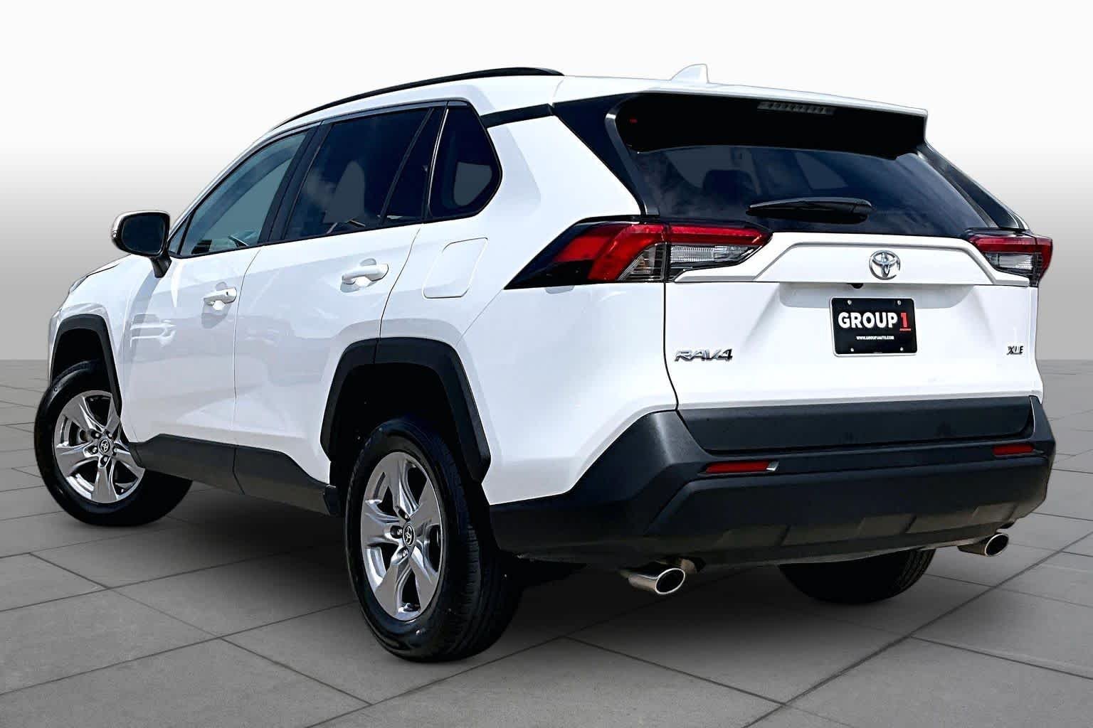 Used 2025 Ice Cap Toyota XLE image 12