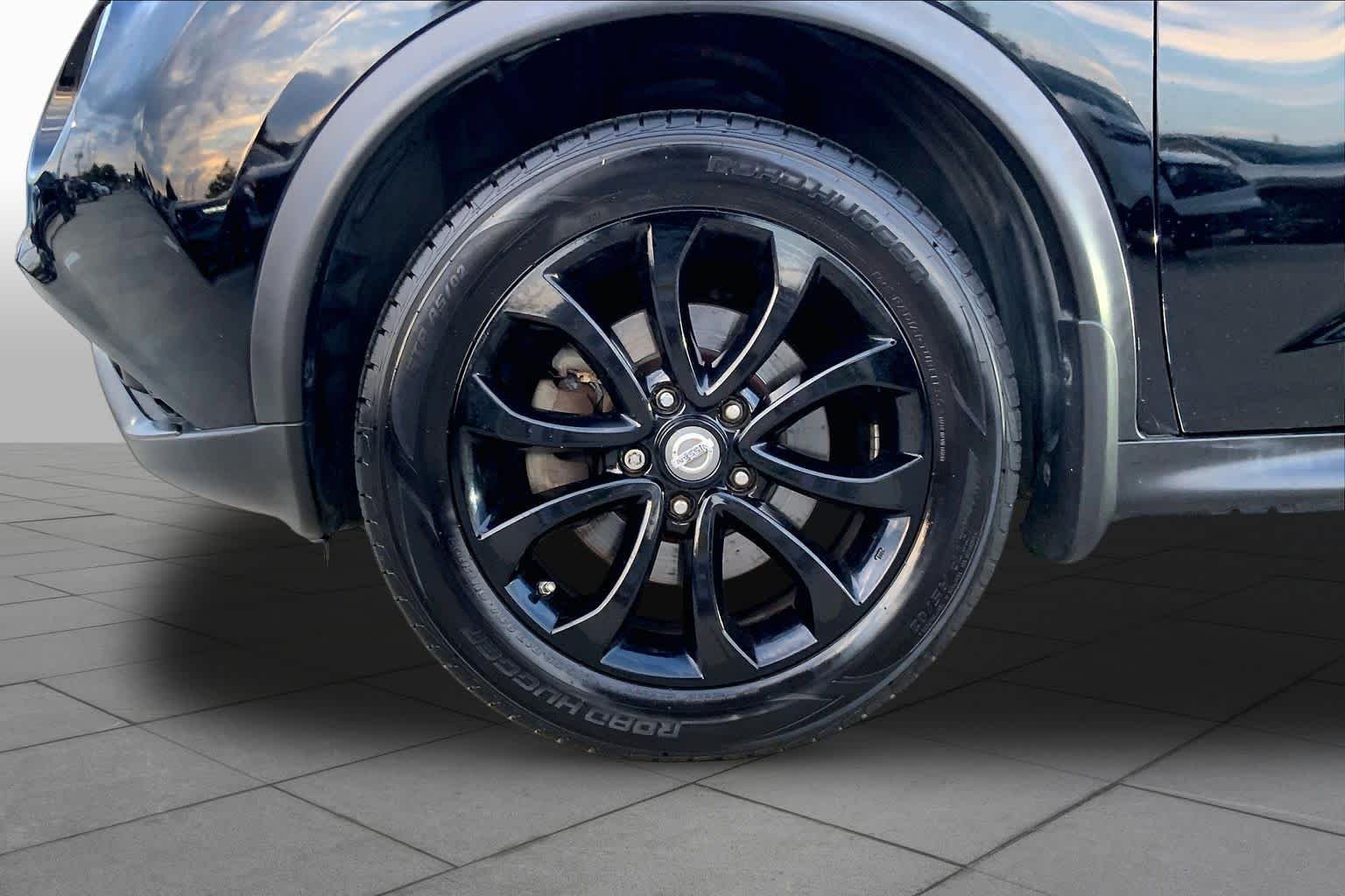 Used 2016 Super Black Nissan SV image 11