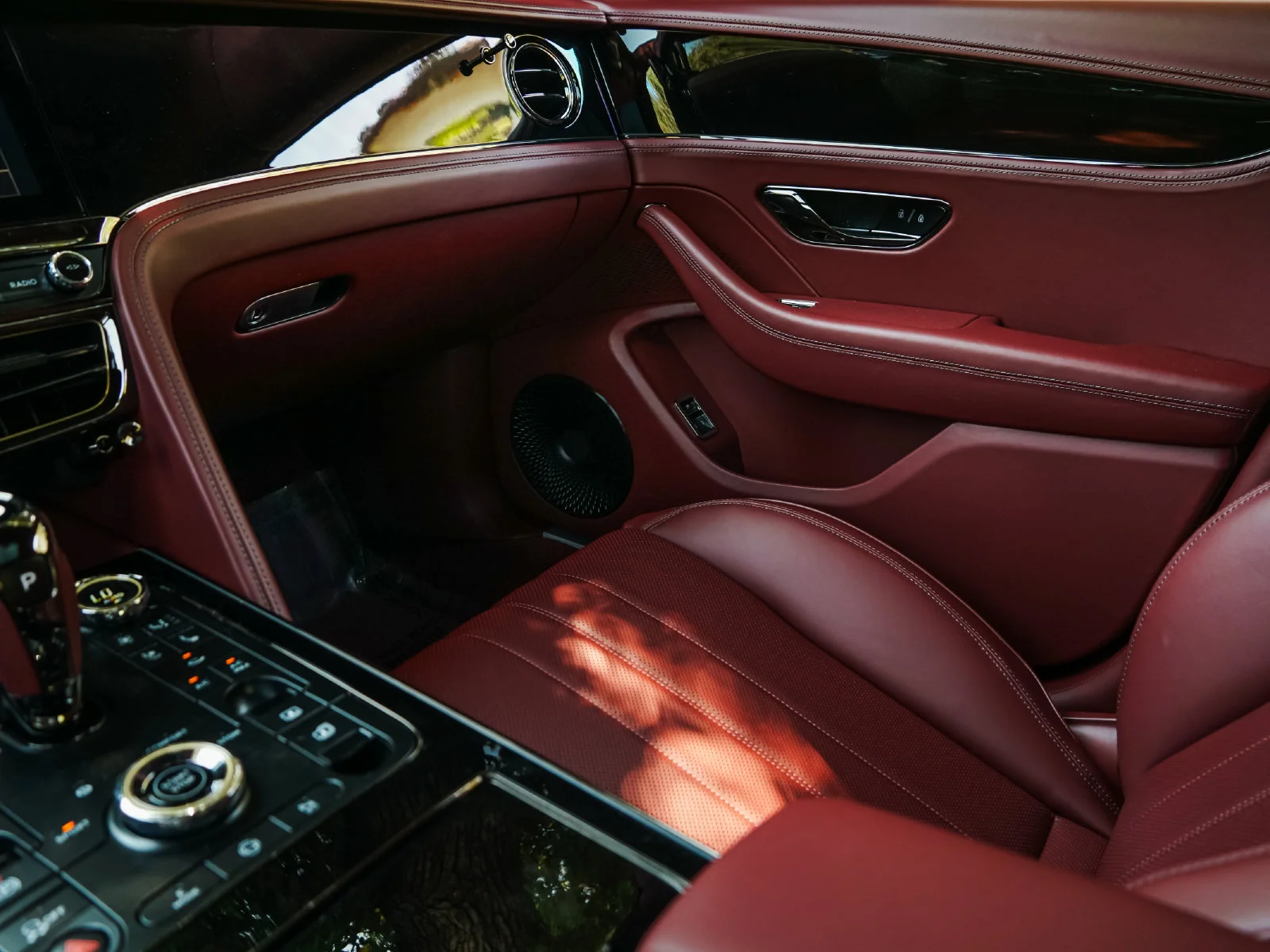 2025 Bentley Flying Spur - Photo 18