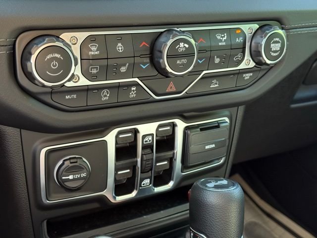 2025 Jeep Wrangler 4-Door Sahara - Photo 32