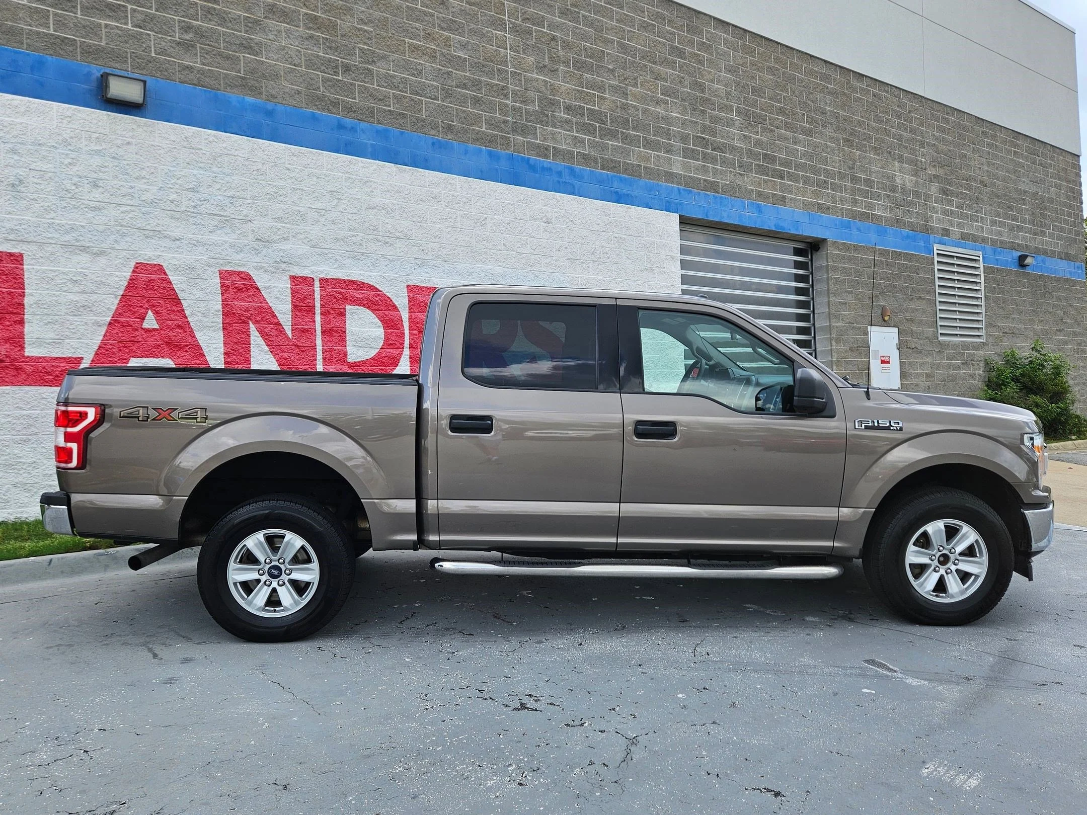 Used 2018 Stone Gray Ford XLT image 8