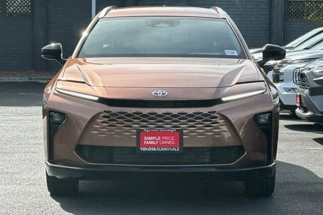 2025 Toyota Crown Signia XLE - Photo 10