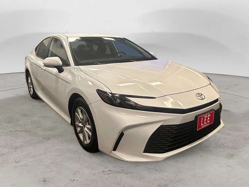 Used 2025 Ice Toyota LE image 7