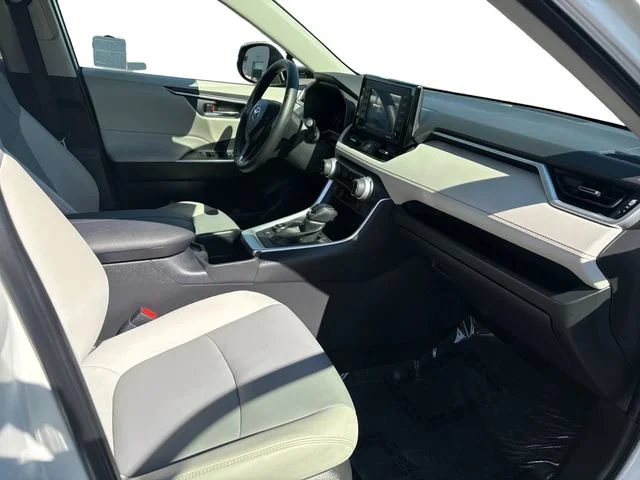 Used 2022 White Toyota Hybrid XLE Premium image 20