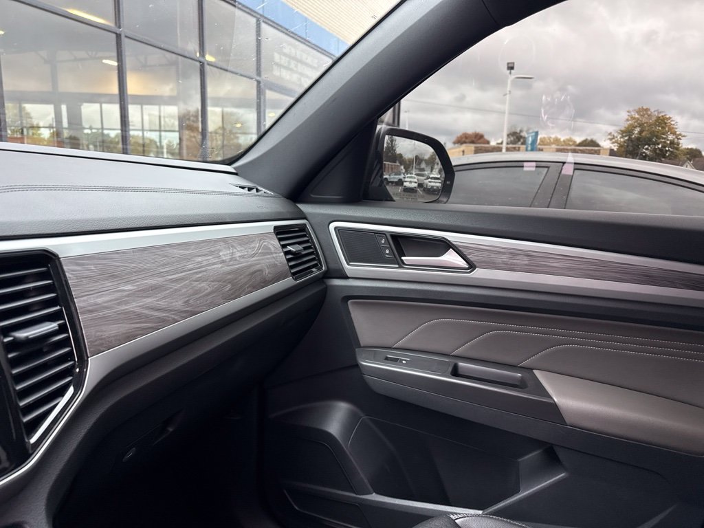 Used 2022 Gray Volkswagen 2.0T SE w/Technology image 7