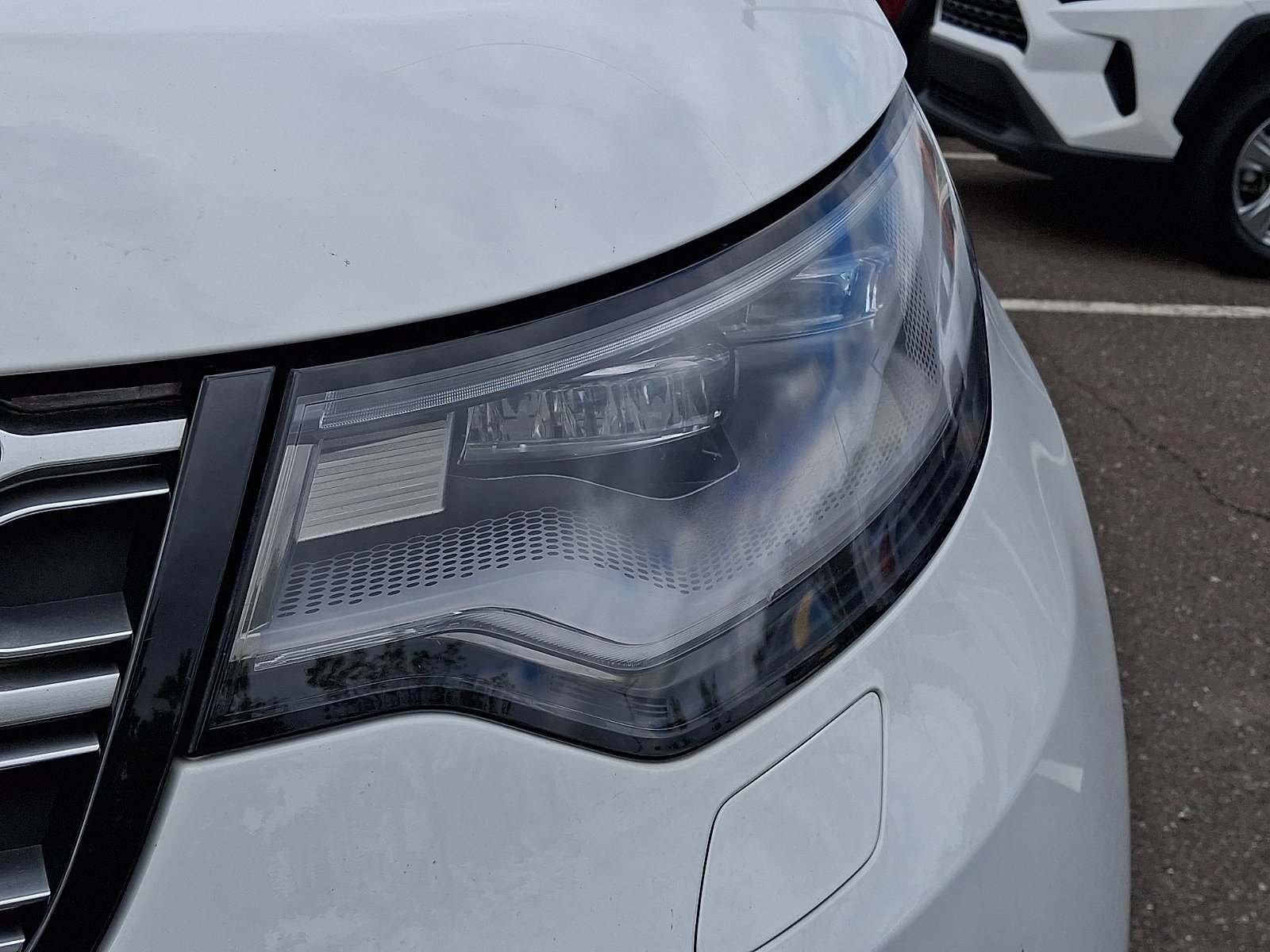 Used 2024 White Land Rover S image 7