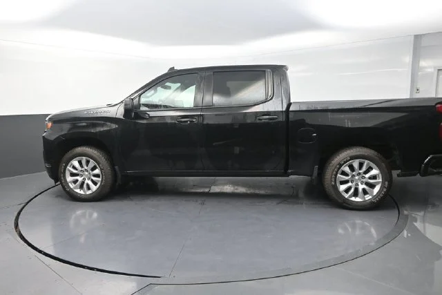 Used 2020  Chevrolet Custom image 4