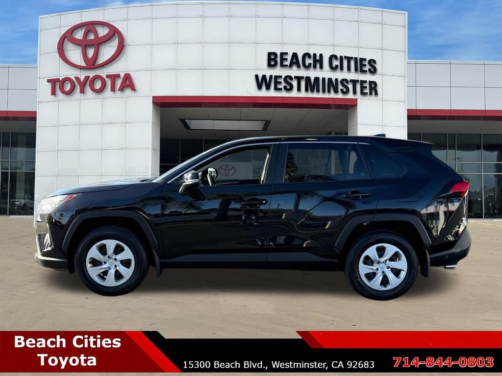 2025 Toyota RAV4 LE - Photo 7