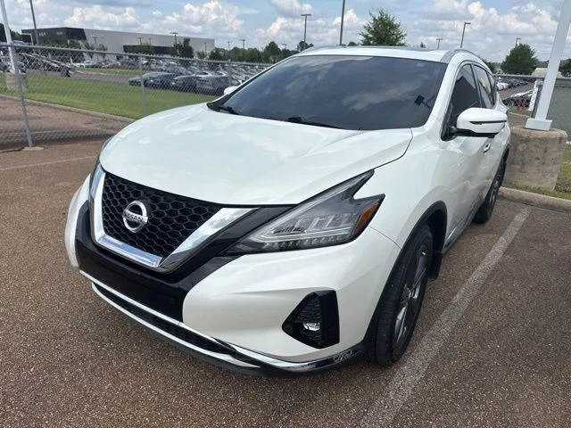 Used 2021 White Nissan Platinum image 2