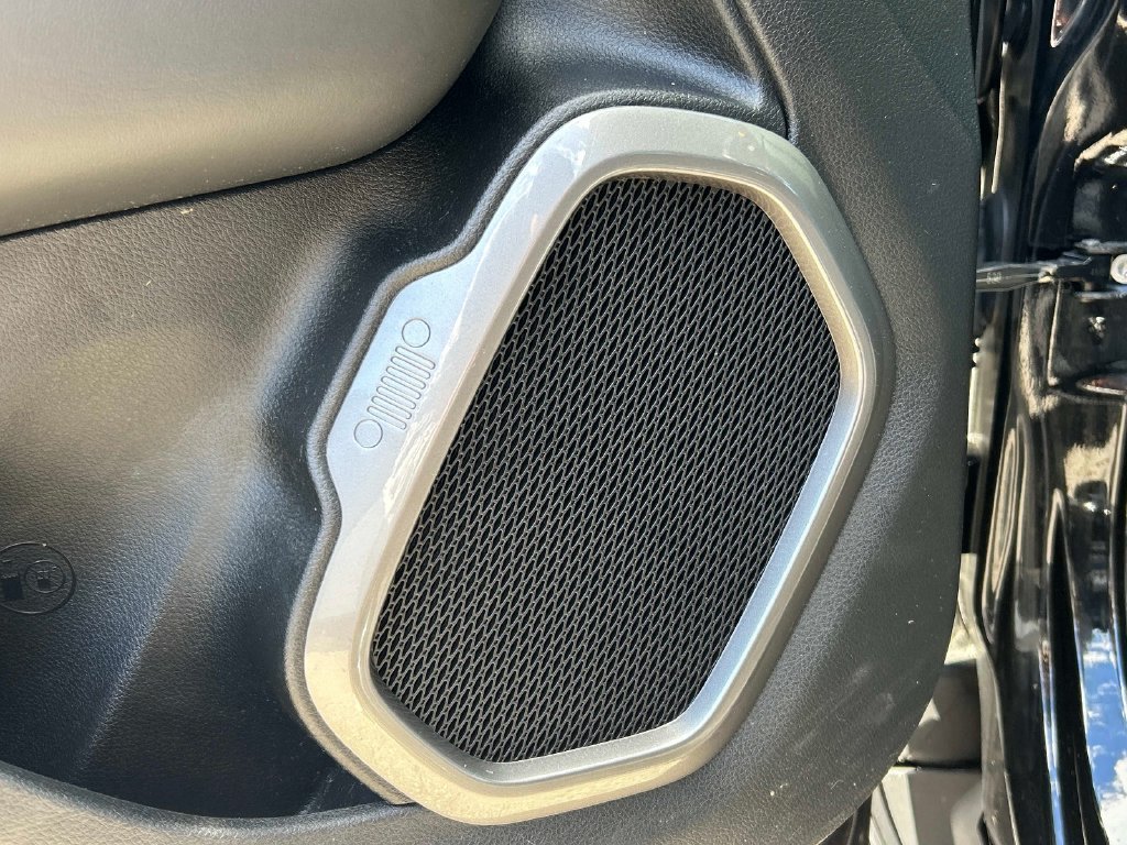 Used 2022 Black Jeep Latitude image 13