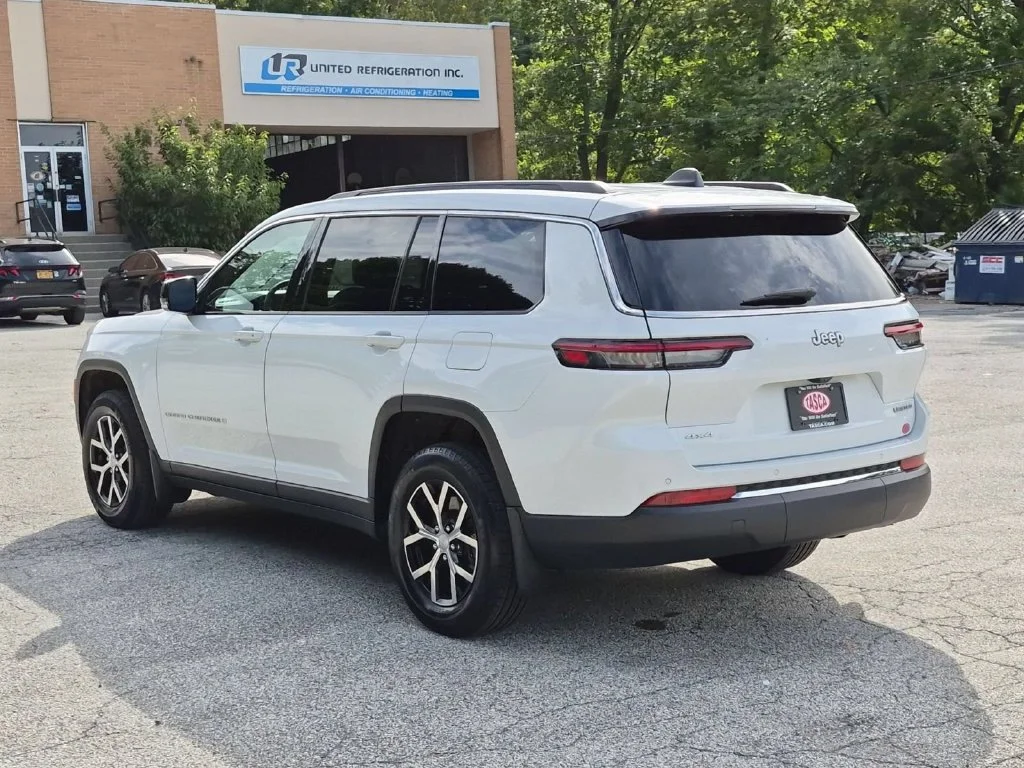 Used 2025 White Jeep Limited image 9