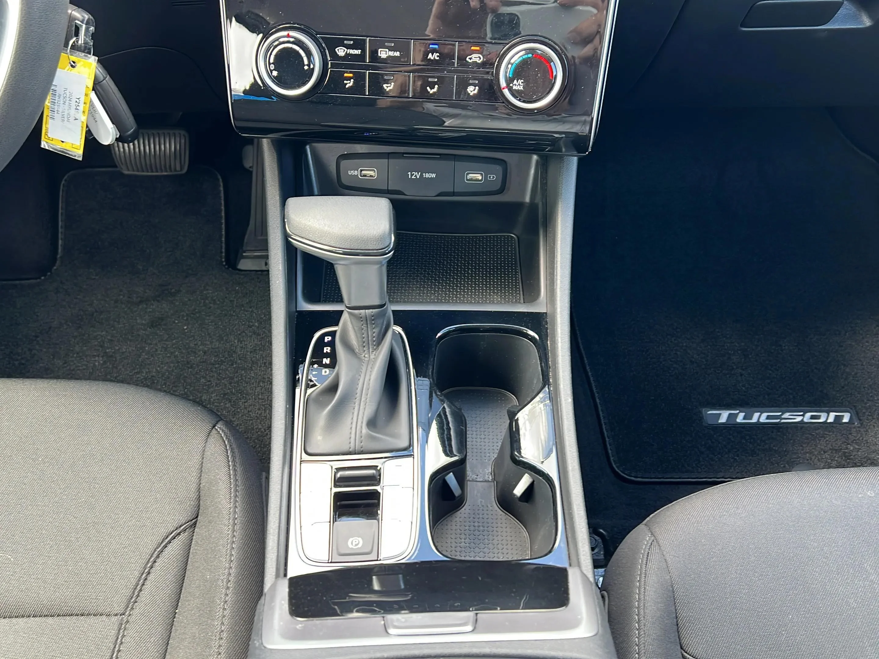 Used 2024 Shimmering Silver Hyundai SE image 9
