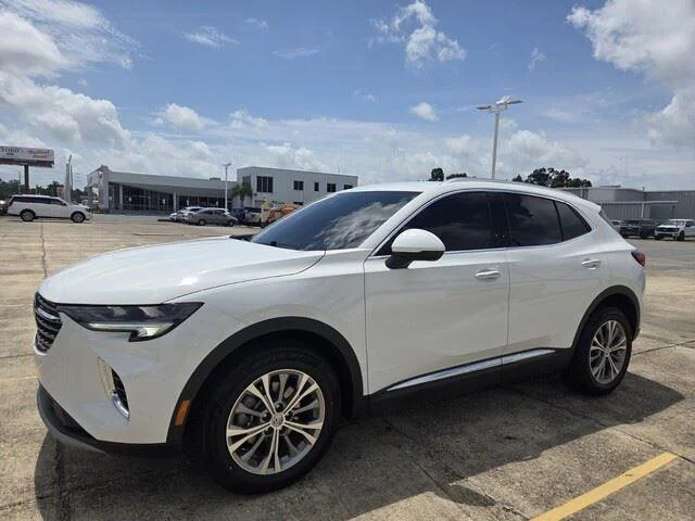 Used 2023 Summit White Buick Preferred image 9