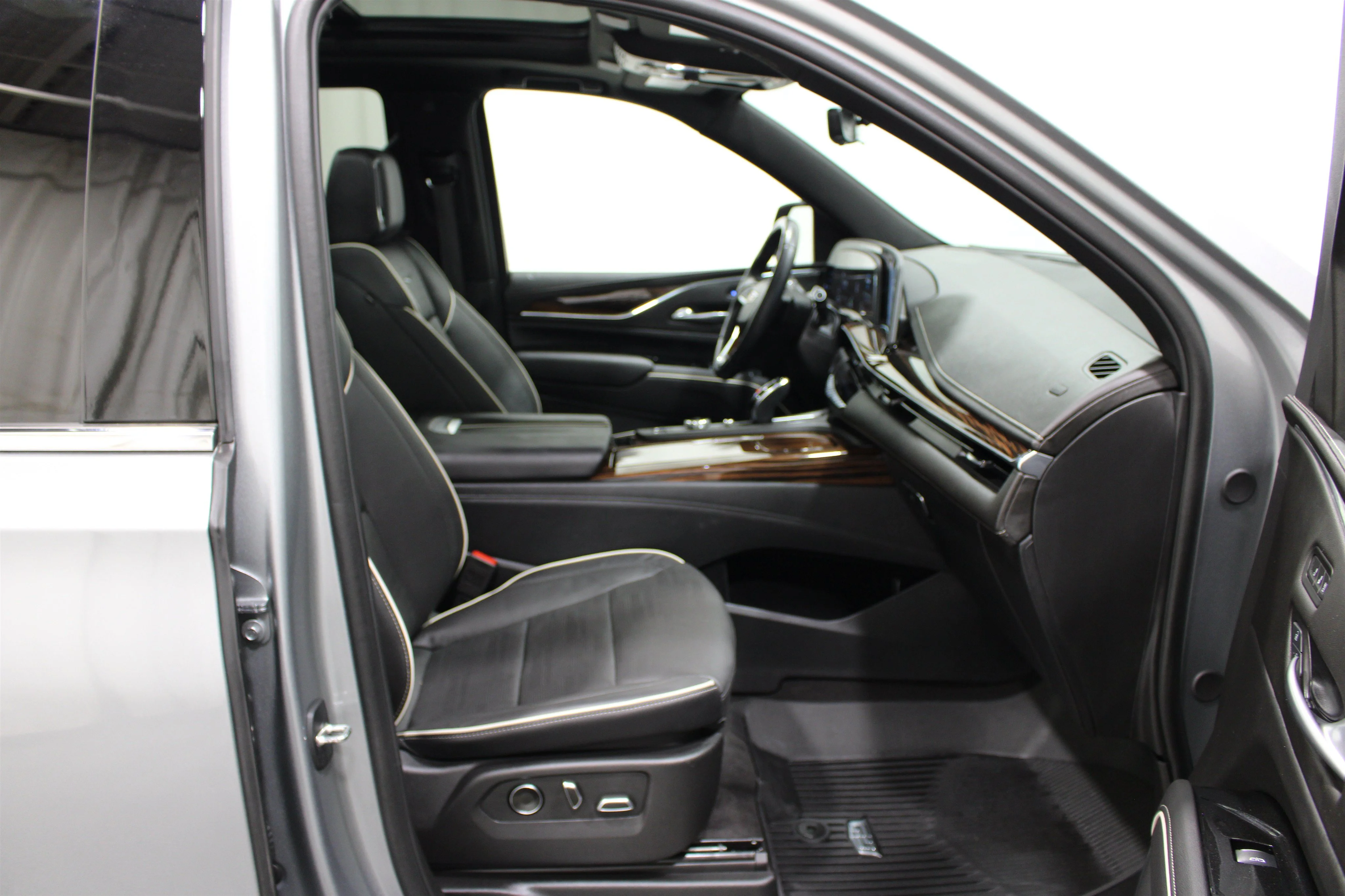 2024 Cadillac Escalade Premium Luxury - Photo 28