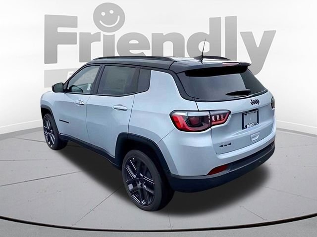 New 2026 Silver Zynith Metallic Clear-Coat Exterior Paint Jeep Limited image 7