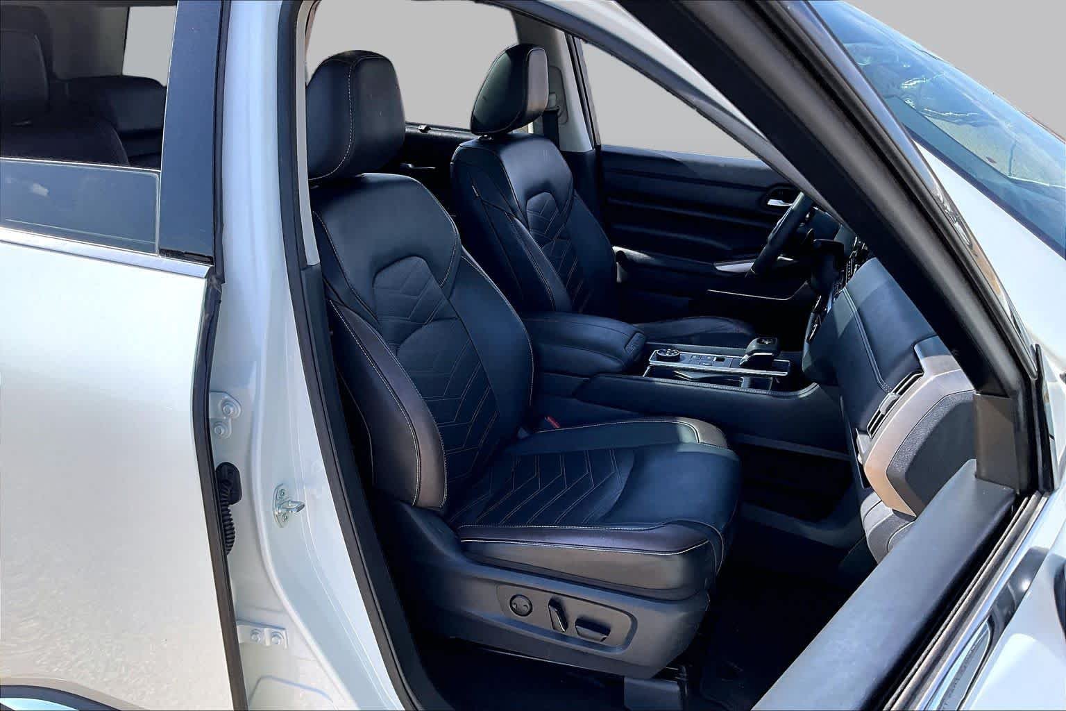 Used 2024 Pearl White Tricoat Nissan Platinum image 9